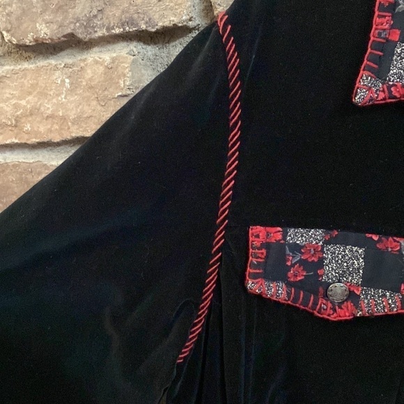 Stonebridge black velvet black coat with red stitching and flower design. 1X - Picture 7 of 12